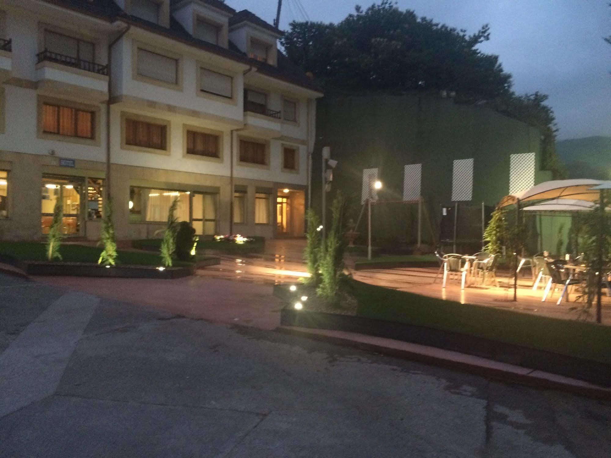 Hotel Penagrande Cangas De Narcea Exteriör bild