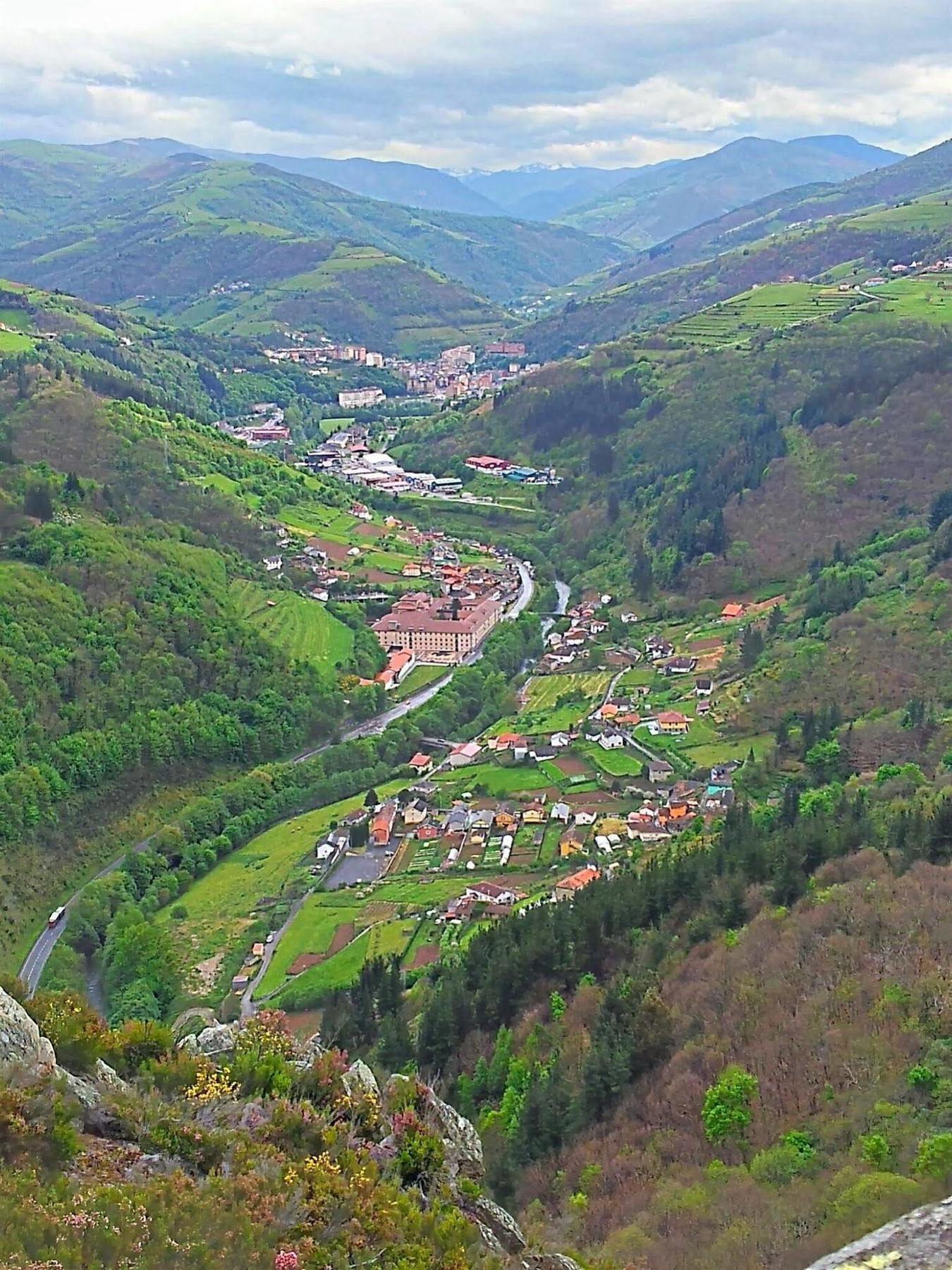 Hotel Penagrande Cangas De Narcea Exteriör bild