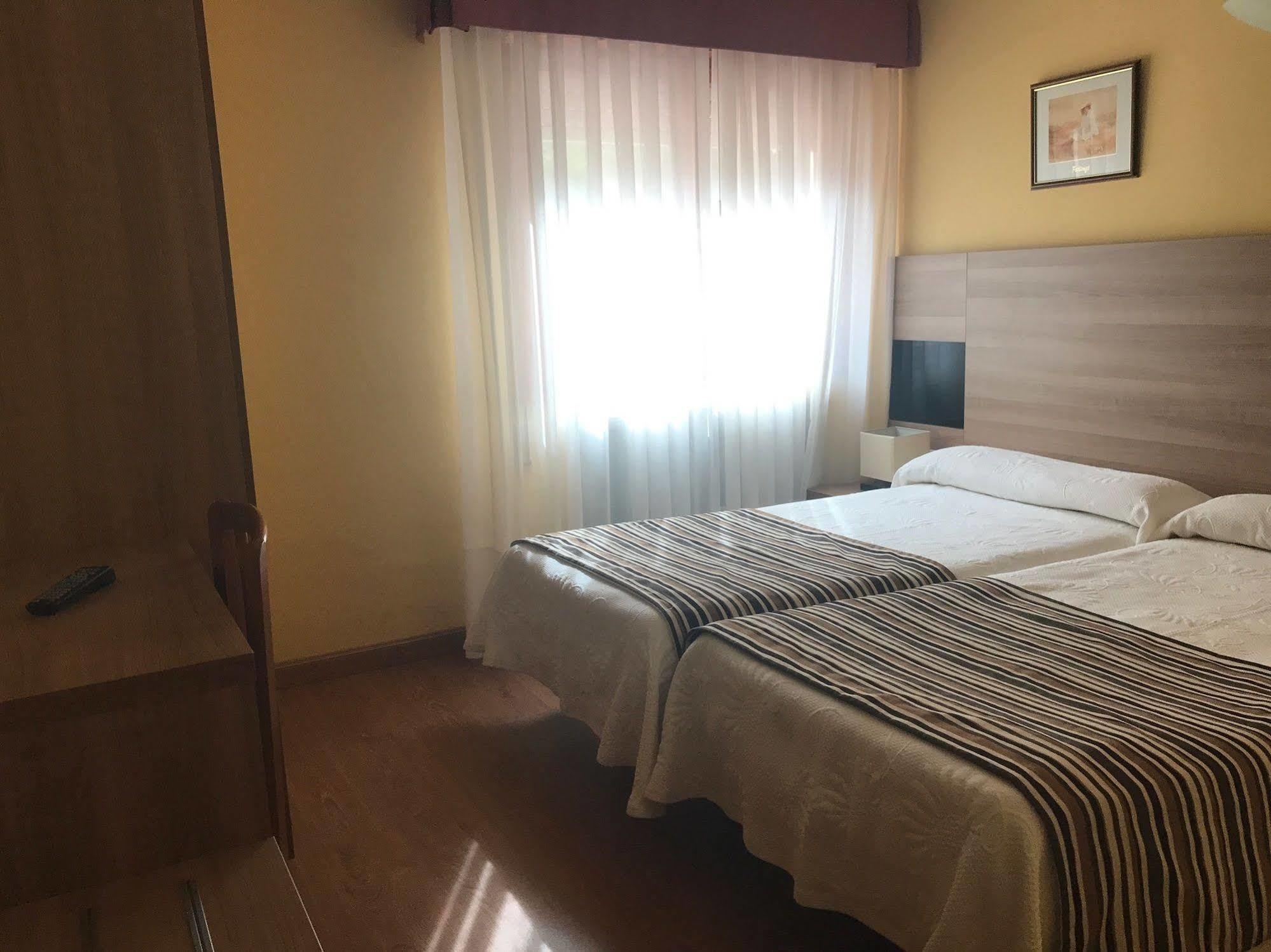Hotel Penagrande Cangas De Narcea Exteriör bild