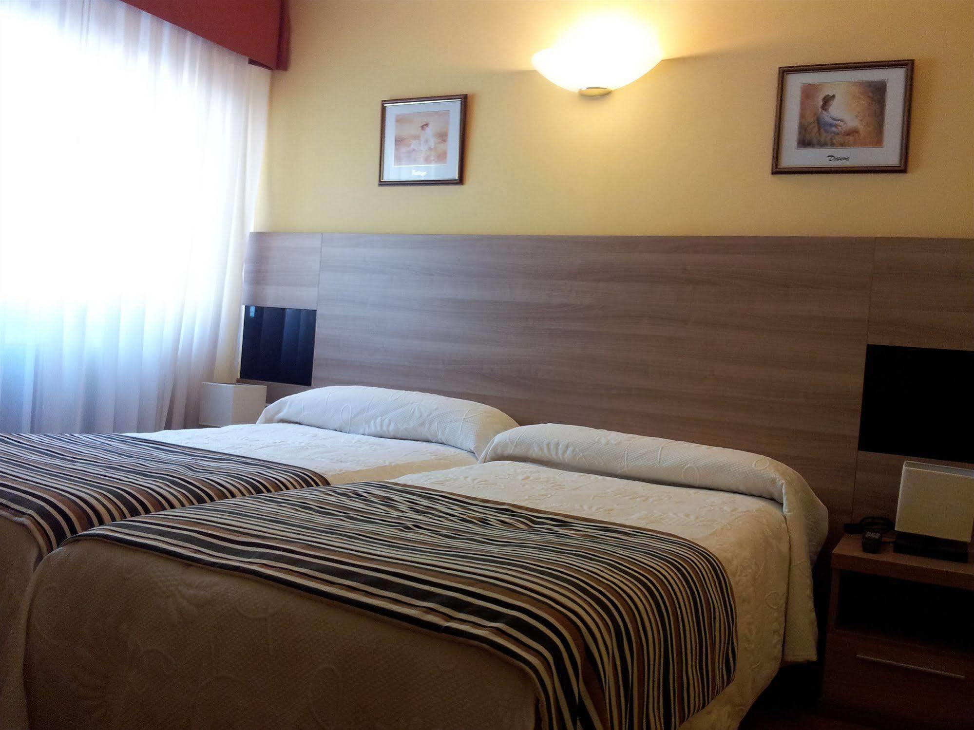 Hotel Penagrande Cangas De Narcea Exteriör bild