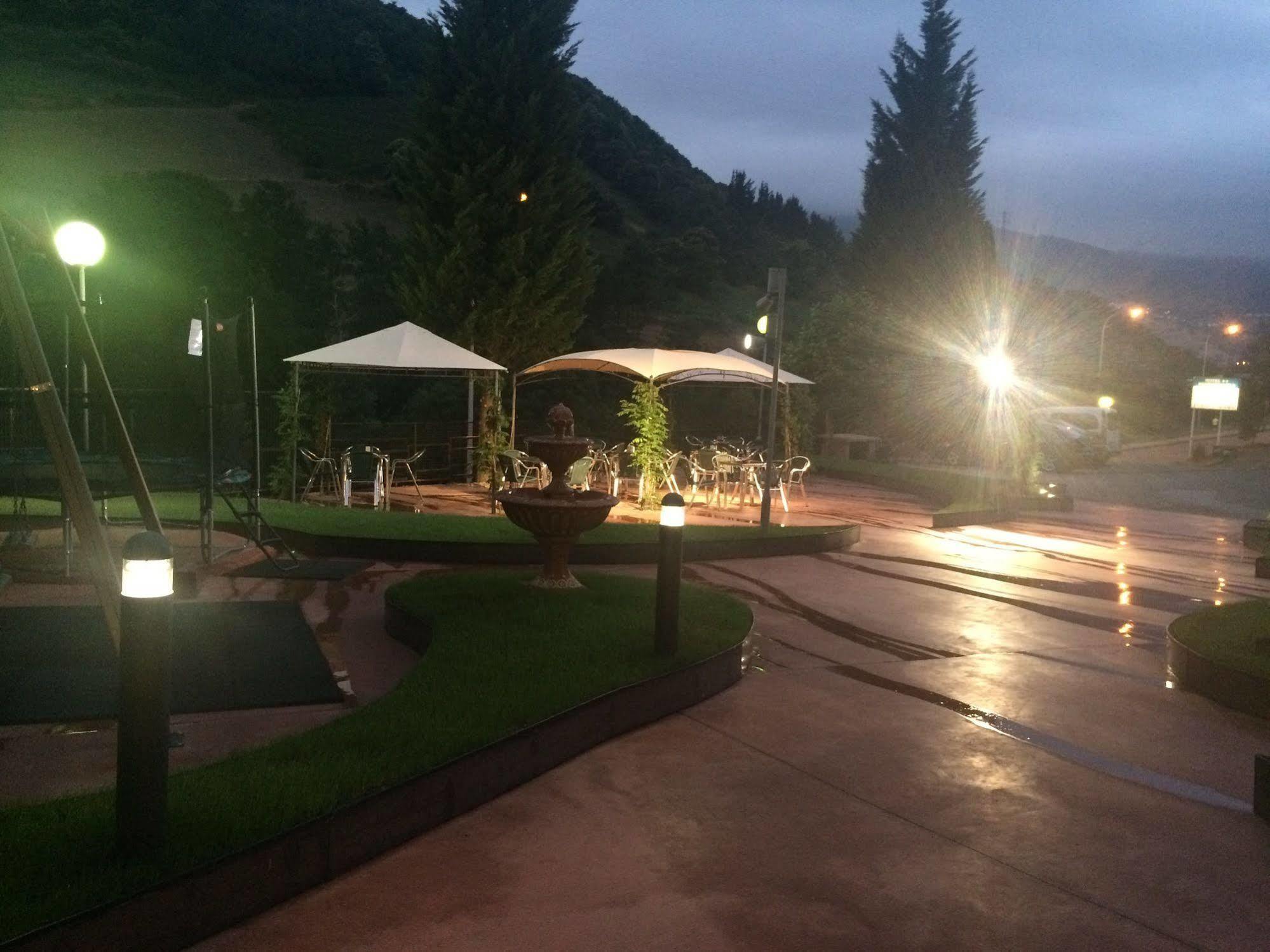 Hotel Penagrande Cangas De Narcea Exteriör bild